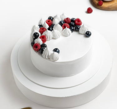 Mix berry cream cake