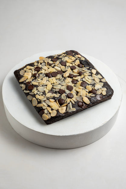 Choco almond crunch brownies